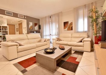 Three-room apartment Via Aldo Moro, Vignate - photo 2