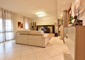 Three-room apartment Via Aldo Moro, Vignate - photo 3