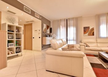 Three-room apartment Via Aldo Moro, Vignate - photo 4