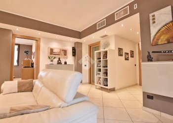 Three-room apartment Via Aldo Moro, Vignate - photo 5