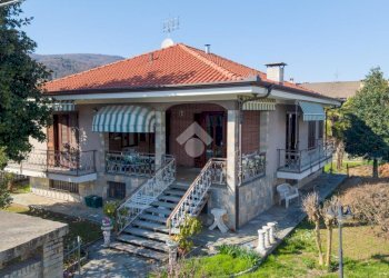 Villa Via Don Chiaffredo Perano, Busca - photo 1