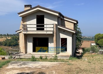 Foto 2 - Villa STRADA DEL SANTISSIMO SALVATORE, Chieti - photo 2