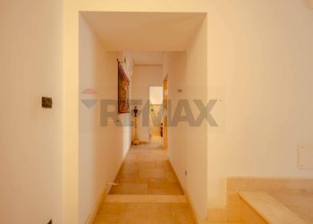 Hall / corridoio - Independent house Via San Gioacchino
 
57, Molfetta - photo 8