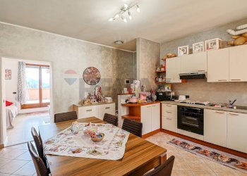 Cucina - Three-room apartment Piazza Bernardino Luini
 
8, Dumenza - photo 7