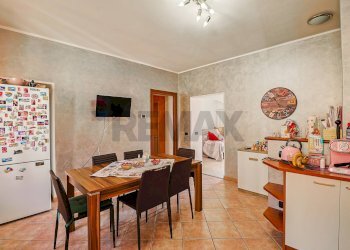 Sala da pranzo - Three-room apartment Piazza Bernardino Luini
 
8, Dumenza - photo 9