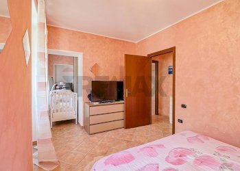 Camera / camera da letto - Three-room apartment Piazza Bernardino Luini
 
8, Dumenza - photo 12