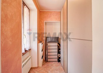 Hall / corridoio - Three-room apartment Piazza Bernardino Luini
 
8, Dumenza - photo 13