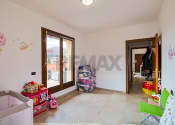 Camera / camera da letto - Three-room apartment Piazza Bernardino Luini
 
8, Dumenza - photo 15