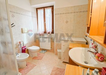 Bagno - Three-room apartment Piazza Bernardino Luini
 
8, Dumenza - photo 16