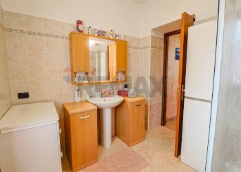Bagno - Three-room apartment Piazza Bernardino Luini
 
8, Dumenza - photo 17