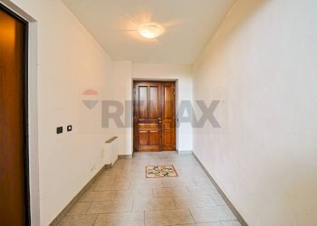 Hall / corridoio - Three-room apartment Piazza Bernardino Luini
 
8, Dumenza - photo 29
