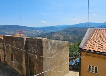 Vista delle montagne - Casa semi indipendente Via Marsala
 
12, Mistretta - foto 1