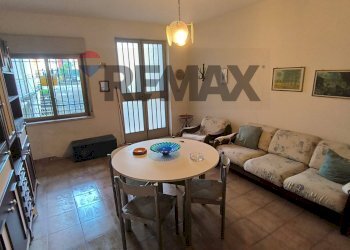 Sala da pranzo - Quadrilocale Via Diana
 
39, Fiumefreddo di Sicilia - foto 1
