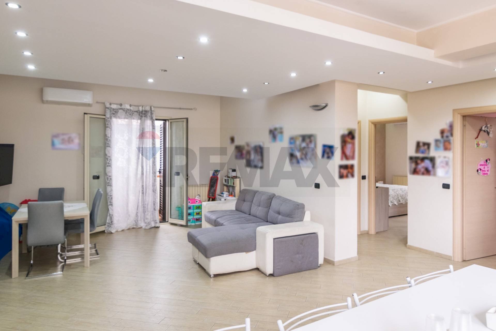 Sala da pranzo - Quadrilocale Via Camillo Barbagallo
48, Aci Sant'Antonio - foto 2