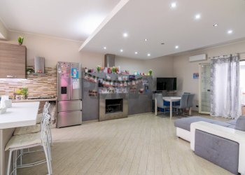 Sala da pranzo - Four-room apartment Via Camillo Barbagallo
 
48, Aci Sant'Antonio - photo 1