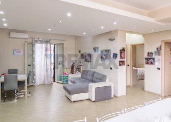 Sala da pranzo - Four-room apartment Via Camillo Barbagallo
 
48, Aci Sant'Antonio - photo 2