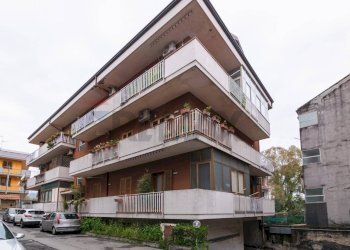 Edificio all\'aperto - Four-room apartment Via Camillo Barbagallo
 
48, Aci Sant'Antonio - photo 3