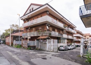 Edificio all\'aperto - Four-room apartment Via Camillo Barbagallo
 
48, Aci Sant'Antonio - photo 7
