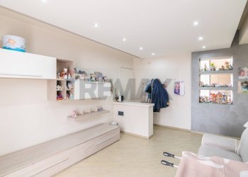 Soggiorno - Four-room apartment Via Camillo Barbagallo
 
48, Aci Sant'Antonio - photo 9