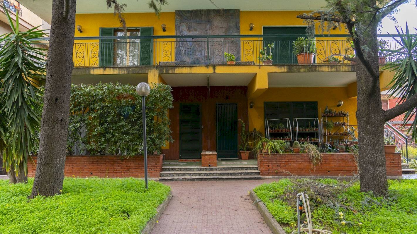 Casa all\'aperto - Casa semi indipendente Via Etnea
 
570, Tremestieri Etneo - foto 1