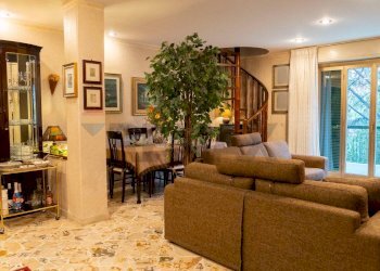 Sala da pranzo - Casa semi indipendente Via Etnea
 
570, Tremestieri Etneo - foto 4