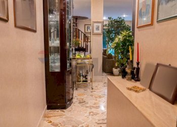 Hall / corridoio - Casa semi indipendente Via Etnea
 
570, Tremestieri Etneo - foto 9