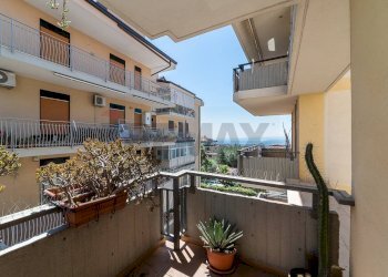 Balcone - Bilocale Via Giuseppe Mazzini
 
21, Gravina di Catania - foto 8