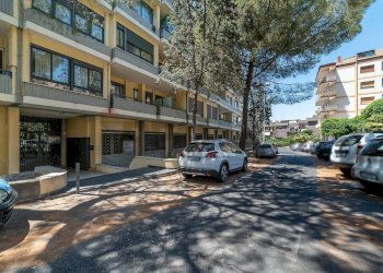 Edificio all\'aperto - Bilocale Via Giuseppe Mazzini
 
21, Gravina di Catania - foto 24