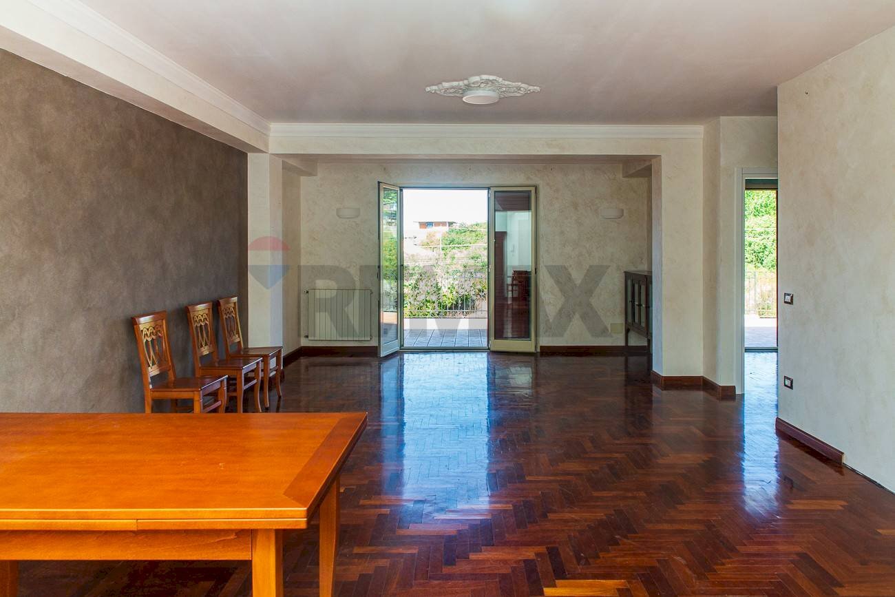 Sala da pranzo - Casa semi indipendente Via L' Aquila
 
6, Mascalucia - foto 2