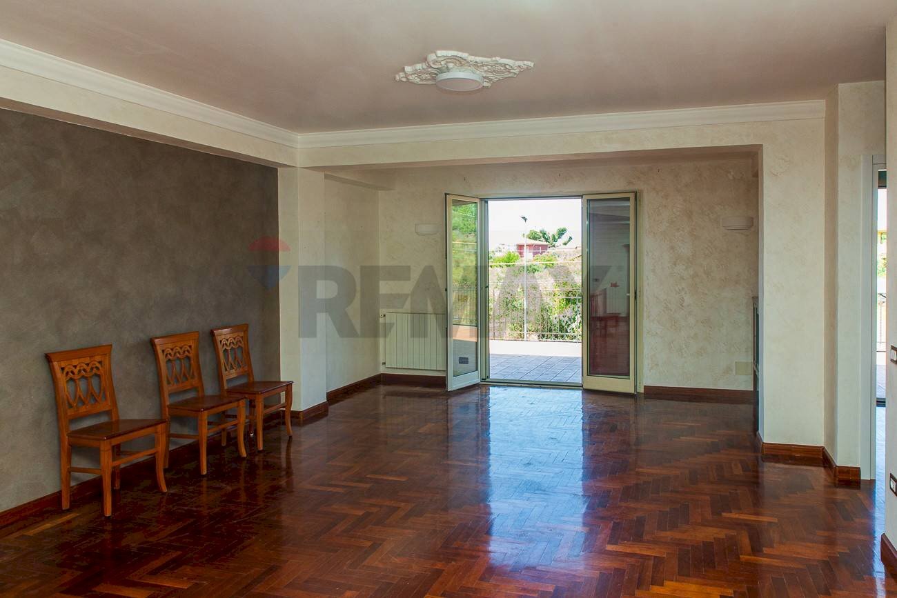 Sala da pranzo - Casa semi indipendente Via L' Aquila
 
6, Mascalucia - foto 3