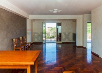 Sala da pranzo - Casa semi indipendente Via L' Aquila
 
6, Mascalucia - foto 2