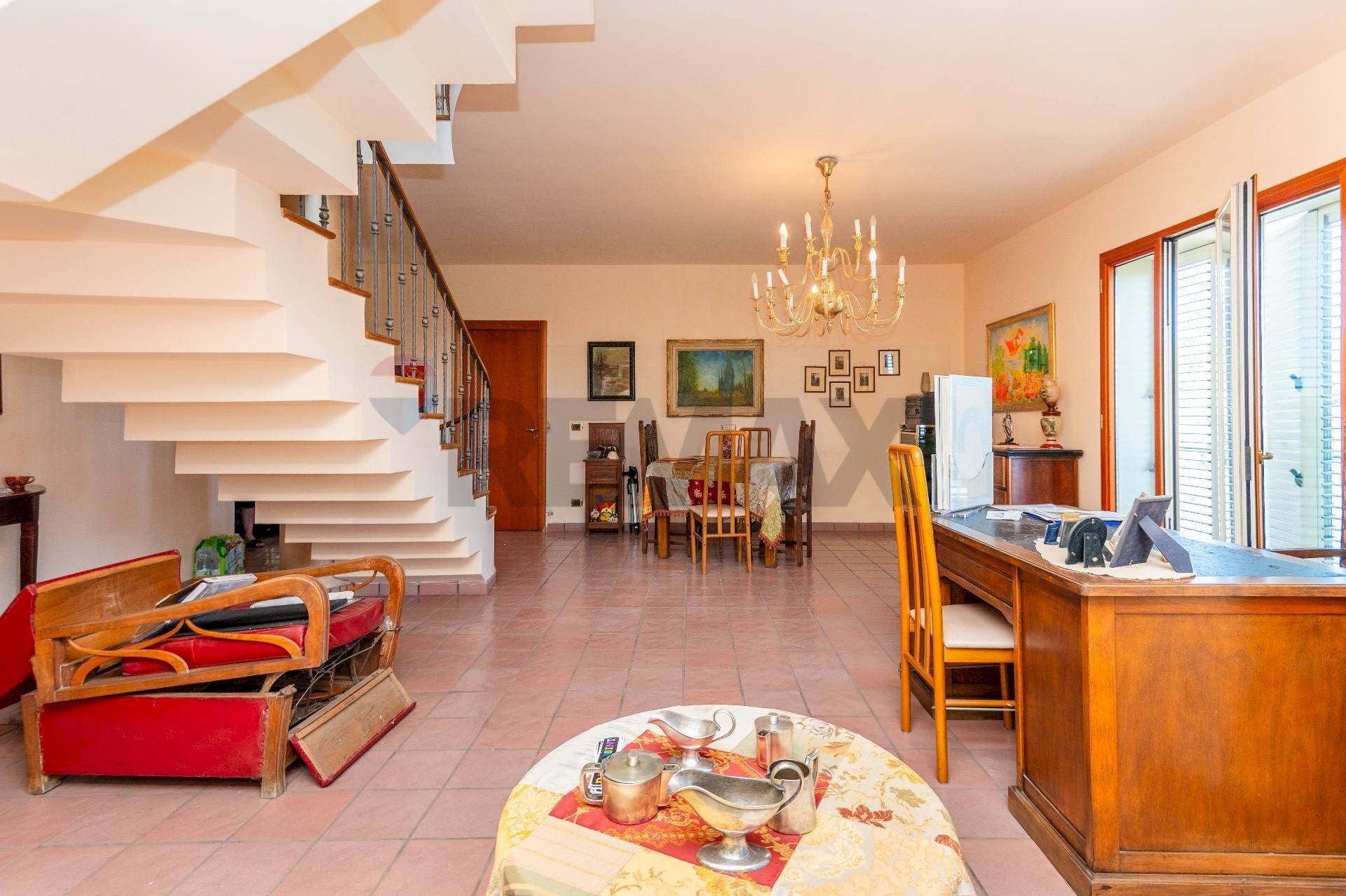 Sala da pranzo - Villa Bifamiliare Via Carlo Cattaneo
 
119, Francofonte - foto 1