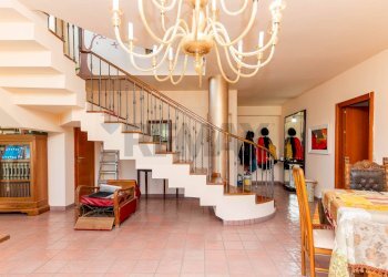 Scale - Villa Bifamiliare Via Carlo Cattaneo
 
119, Francofonte - foto 6