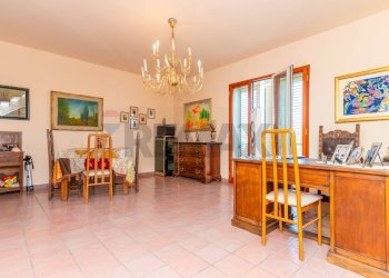 Sala da pranzo - Villa Bifamiliare Via Carlo Cattaneo
 
119, Francofonte - foto 10