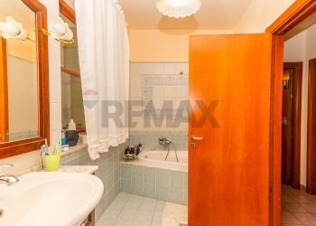 Bagno - Villa Bifamiliare Via Carlo Cattaneo
 
119, Francofonte - foto 22