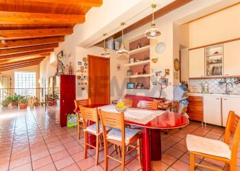 Sala da pranzo - Villa Bifamiliare Via Carlo Cattaneo
 
119, Francofonte - foto 26