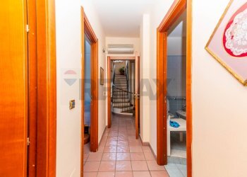 Hall / corridoio - Villa Bifamiliare Via Carlo Cattaneo
 
119, Francofonte - foto 27