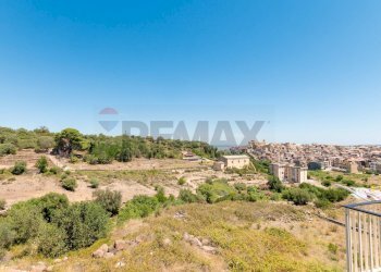 Vista delle montagne - Villa Bifamiliare Via Carlo Cattaneo
 
119, Francofonte - foto 37