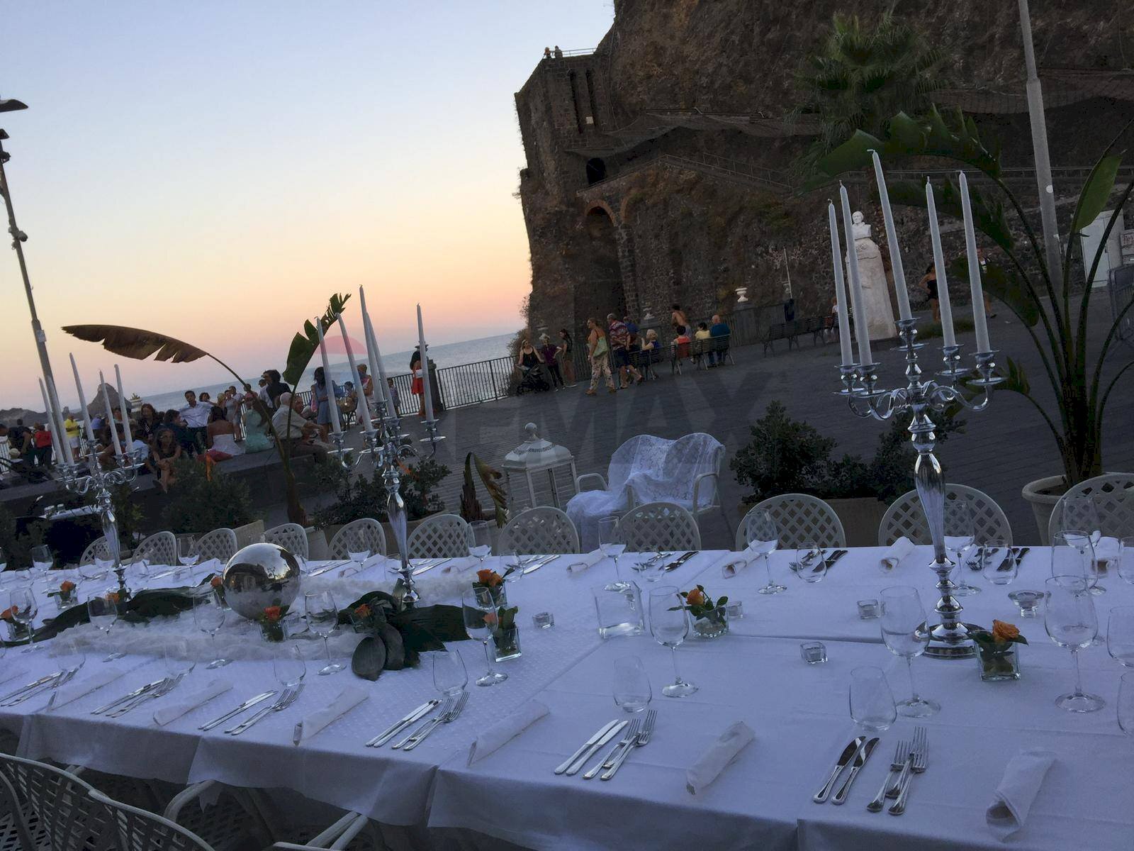 Edificio all\'aperto - Attività Commerciale Piazza Castello
 
17/18, Aci Castello - foto 3