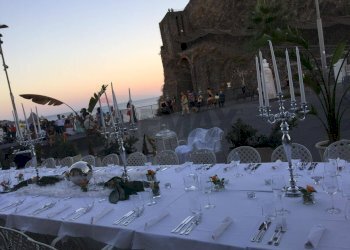 Edificio all\'aperto - Attività Commerciale Piazza Castello
 
17/18, Aci Castello - foto 3