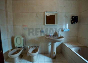 Bagno - Quadrilocale via locatelli
 
13 d, Catania - foto 15