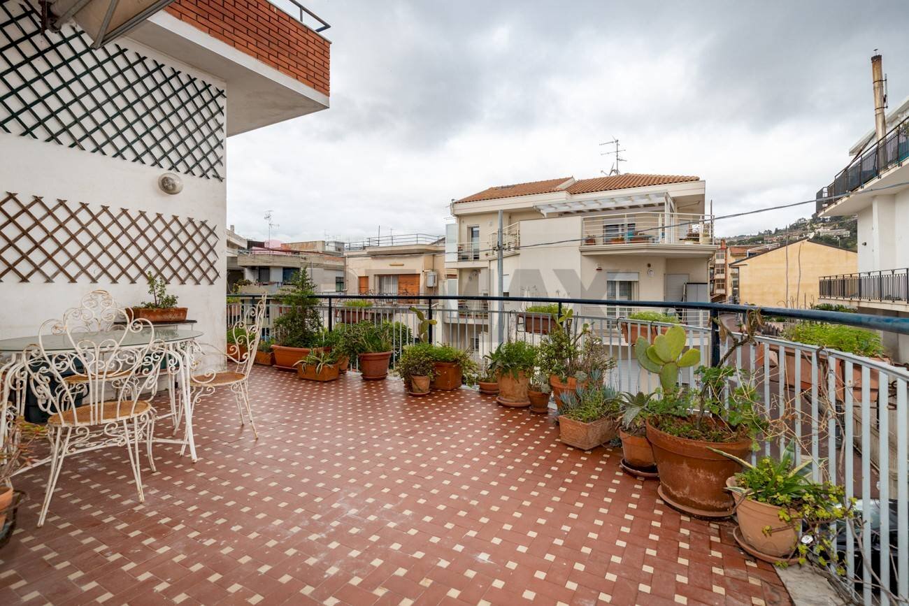 Terrazza - Appartamento Via Francesco Crispi
 
31, Aci Castello - foto 2