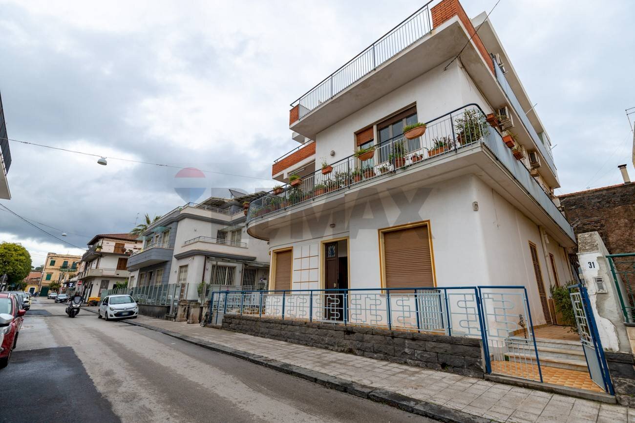 Edificio all\'aperto - Appartamento Via Francesco Crispi
 
31, Aci Castello - foto 3