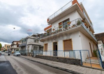 Edificio all\'aperto - Appartamento Via Francesco Crispi
 
31, Aci Castello - foto 3
