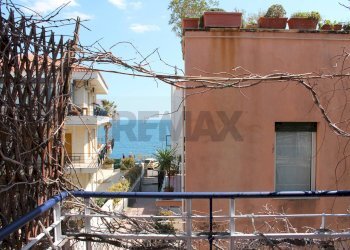Vista dell\'acqua - Appartamento Via Francesco Crispi
 
31, Aci Castello - foto 6