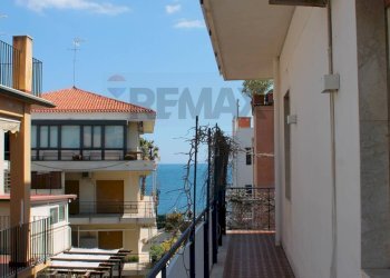 Balcone - Appartamento Via Francesco Crispi
 
31, Aci Castello - foto 8