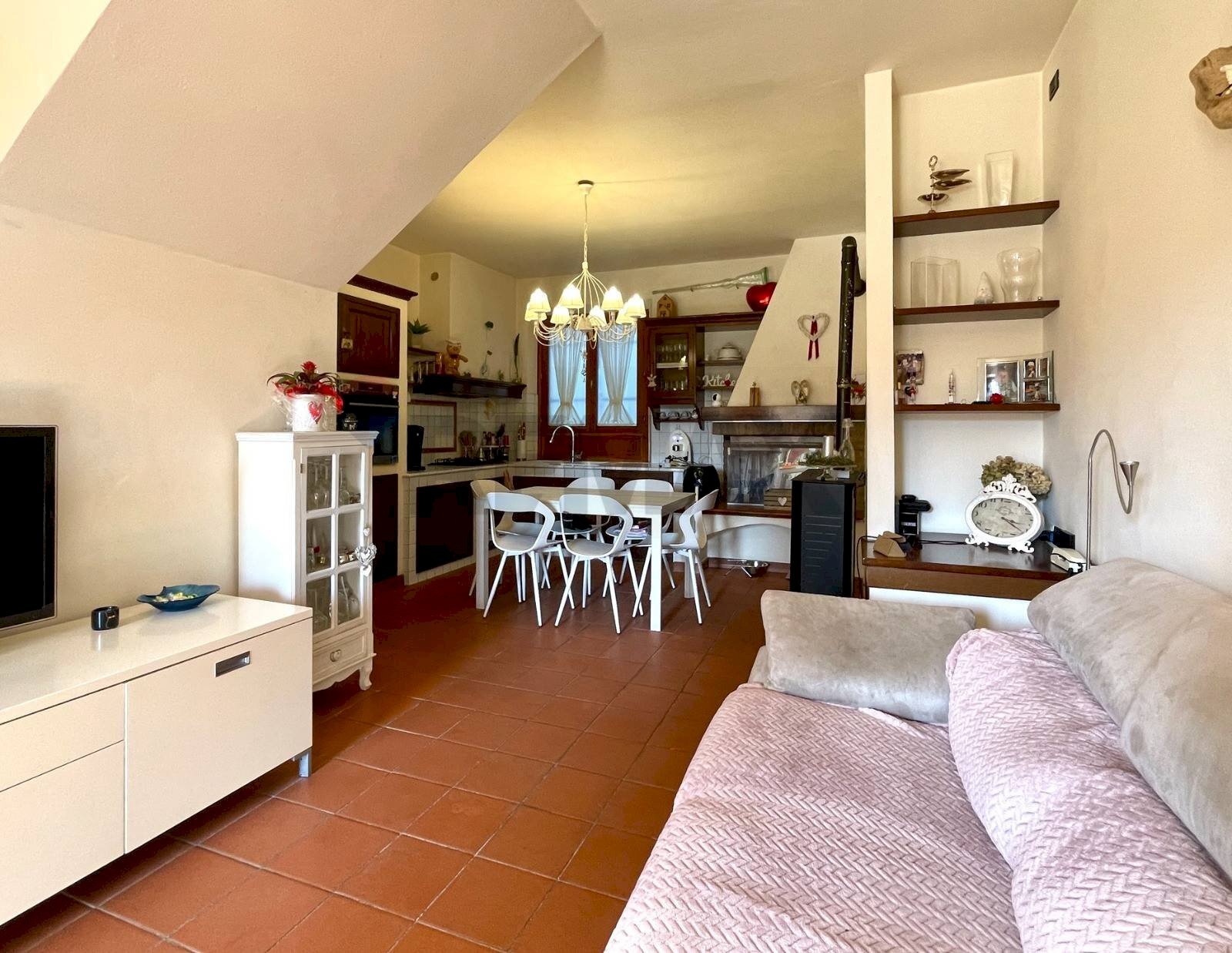 CUCINA SOGGIORNO - Casa semi indipendente Via Dianella
 
2D, Vinci - foto 3