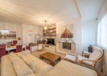 Sala da pranzo - Semi-detached house VIA QUARTARELLA
 
11A, Riano - photo 13