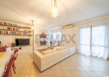 Sala da pranzo - Semi-detached house VIA QUARTARELLA
 
11A, Riano - photo 16