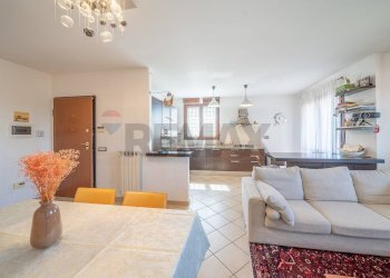 Sala da pranzo - Semi-detached house VIA QUARTARELLA
 
11A, Riano - photo 22